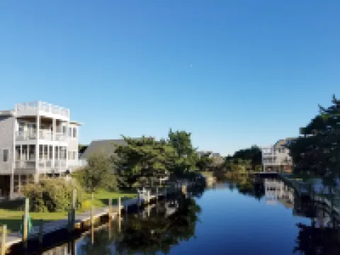 Canal Front Living and Rooftop Deck - Stunning Contemporary Oasis