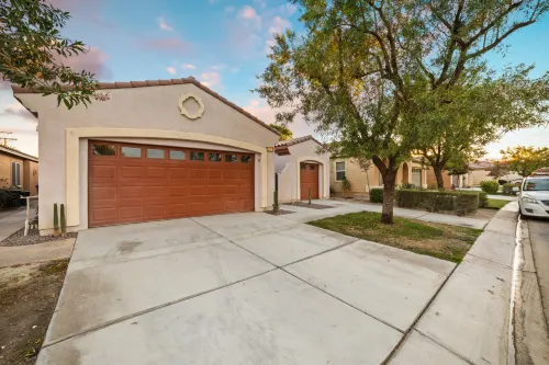 Private Pool and Spa in Serene Desert Community - Stylish Oasis