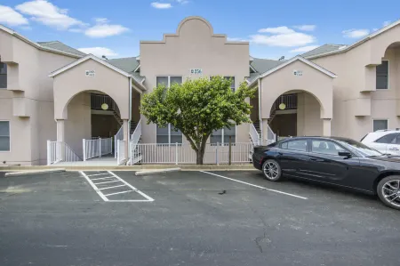 Screened Patio and Two Swimming Pools - Charming Waterfront Oasis