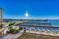 Dog-friendly & spacious condo with lake views, pool, large balcony, & W/D Hotels in Horseshoe Bay