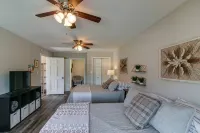 Spacious Suite with Fire Pit and Fishing Access - Charming Oasis Отели в г. Кларксвилл