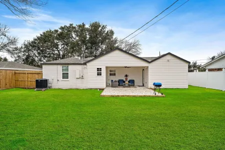 Game Room and Covered Patio Retreat - Gorgeous Spacious Gem