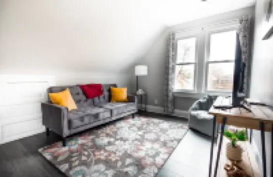 Cozy Getaway with Full Kitchen - Inviting Urban Retreat