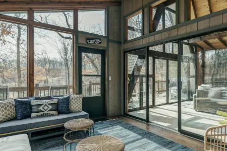 Innsbrook Lakeside Chalet with Private Dock