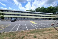 Days Inn by Wyndham Alexandria South - parking