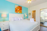 Spacious Apartment with Golf Course Views - Charming Getaway Hotels in Horry County