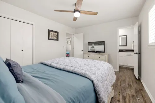 Fenced Yard with Fire Pit and Near Dining Options - Charming Retreat Hotels in Johnson