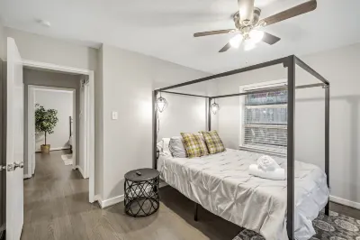 Stylish Interiors and Fully Equipped Kitchen - Gorgeous Cozy Getaway Hotels near L. F. Smith Elementary