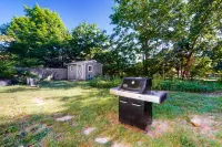 Great Ranch Style Home In Edgartown W/ Gas Grill & Big Front Yard