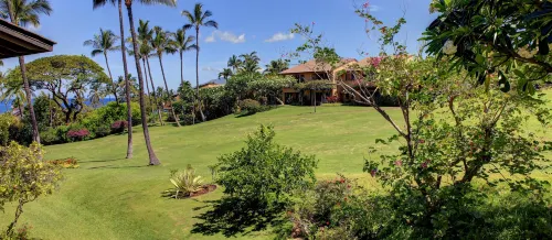 Spacious Lanai and Resort Amenities - Stunning Tropical Oasis