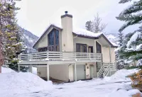 Expansive Views and Cozy Fireplace - Charming Mountain Retreat