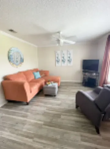 Beach Condo, WiFi, central AC, W+D, pool, near Amphitheatre