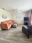 Beach Condo, WiFi, central AC, W+D, pool, near Amphitheatre