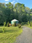 Magical Riverside Yurt, hot tub & the BRPW, pet friendly near Floyd, Va