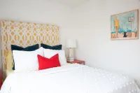 Private Outdoor Shower and Eco-Friendly Living - Charming Beach Retreat