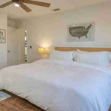 Stylish Outdoor Oasis with Firepit and BBQ - Modern Wine Country Retreat Rooms