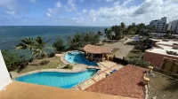 Lux Suites Eden Seafront Apartments - Rooftop Pools
