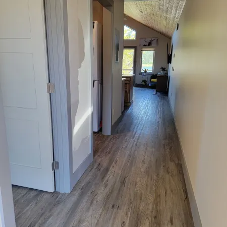 Lakeshore Lodging
