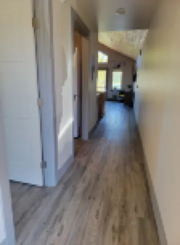 เลคชอร์ เคบินส์