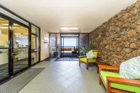 Maui Kai 908 Oceanfront 1 Bedroom 1 Condo by RedAwning Отели в г. Каанапали