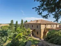 Lavish Holiday Home in Volterra with Pool