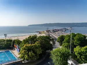 Panorama Hotel - Free EV Charging Station