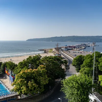 Panorama Hotel - Free EV Charging Station Hotels near Summer Theatre
