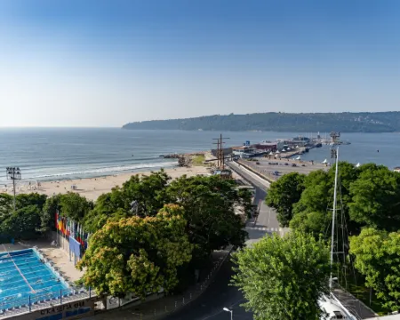 Panorama Hotel - Free EV Charging Station Hotels in Odesos