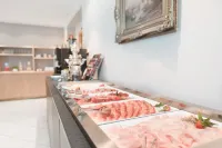 임 티펜브룬 - 조식 운영
