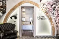 Madame Hortense - Bathtub