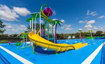 Spacious Home W/Private Pool/Spa & Free Waterpark!