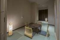 Randor Residence Hiroshima Suites - مطابخ