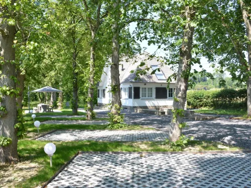 Superb Holiday Home with Garden in Serinchamps Hotels in Ciney