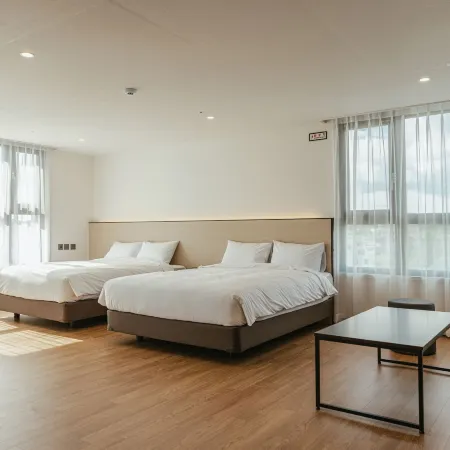Lemain Hotel Seogwipo Отели рядом с достопримечательностью «Дельфинарий Marine Park»