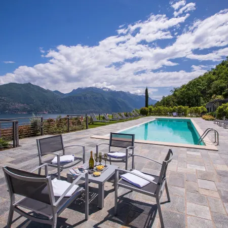 Penthouse-LakeView-AC-Private Garden