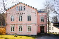 Billnäsin ruukki Hotels near Tenholan kirkko