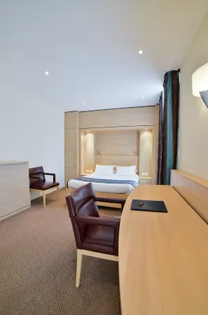 Mercure Bayonne Centre - le Grand Hôtel Отели рядом с достопримечательностью «Athassel Abbey»