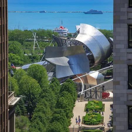 Staypineapple, An Iconic Hotel, the Loop Chicago