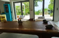 Beach Villa Next to the Waves