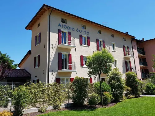 Albola Suite Holiday Apartments - Homestays