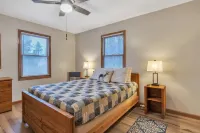 Deerfield Hideaway At Old Smokey 5 Bedroom Home Hotels in Campbell County