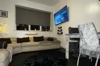 Central Sheffield 3-Bed Apt, Sleeps 7 with Parking