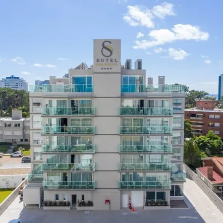 Hotel Solerios Отели рядом с достопримечательностью «Пляж Манса»