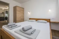 Apartments Pejakovic Hotels in Vir