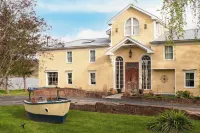 River House by AvantStay Historic Secluded Estate on the Hudson River w Pool Sleeps 24