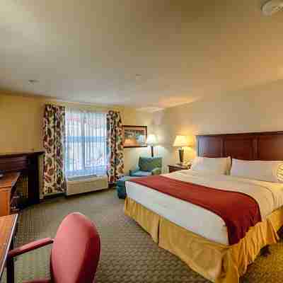 Triple Play Resort Hotel & Suites Rooms