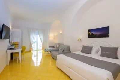 Relais Maresca Luxury Small Hotel & Terrace Restaurant Hotel dekat Villa Jovis