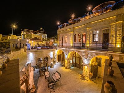 Capp Royal Cave Hotel
