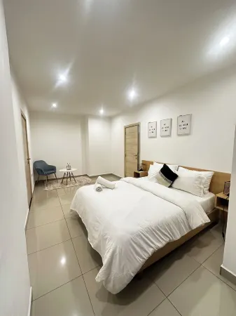 Chic and Stylish 2 Bedroom Apartment Отели рядом с достопримечательностью «Университет Ганы»