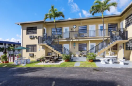 Tropic Isle Hotel & Apartment